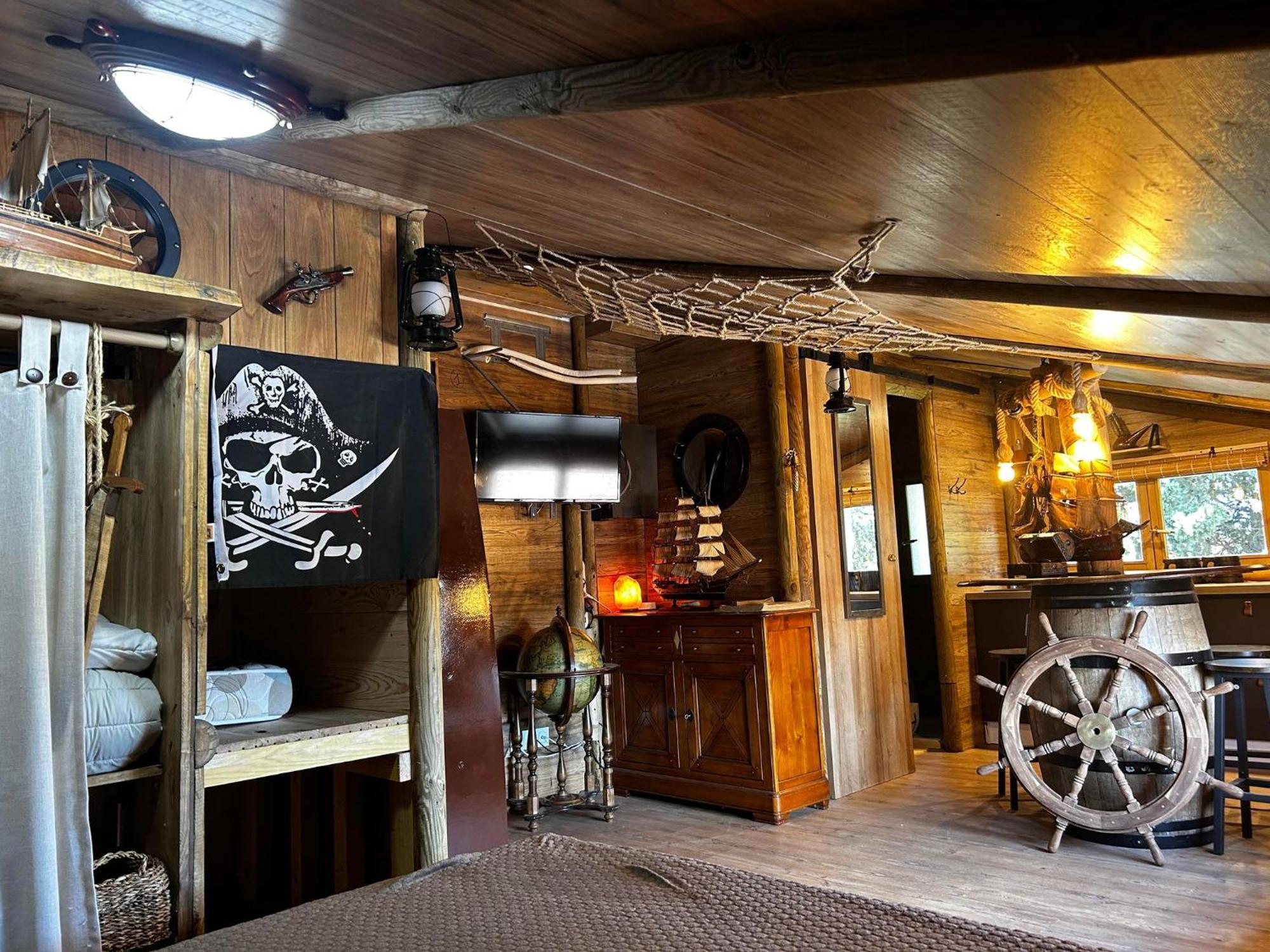Les Chambres De Paulette Chambres A Theme Jack Sparrow Sainte-Marie Exterior foto